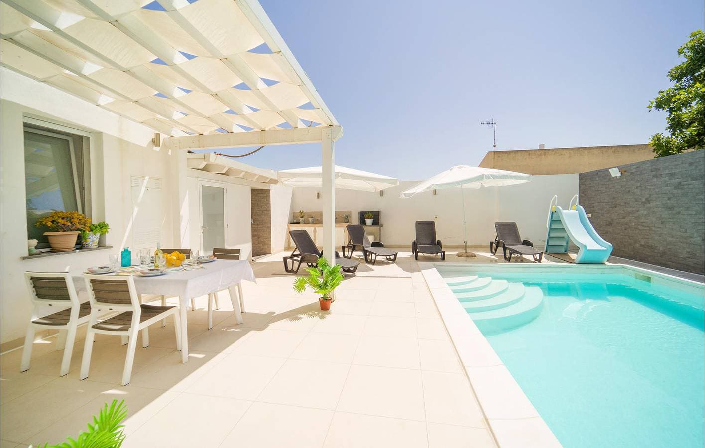 Foto 9 von 41: Appartement am Pool mit Meerblick