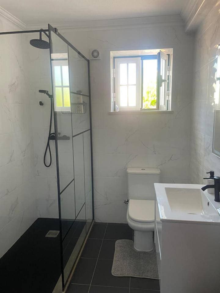 Foto 8 von 8: Double Room with Private Bathroom