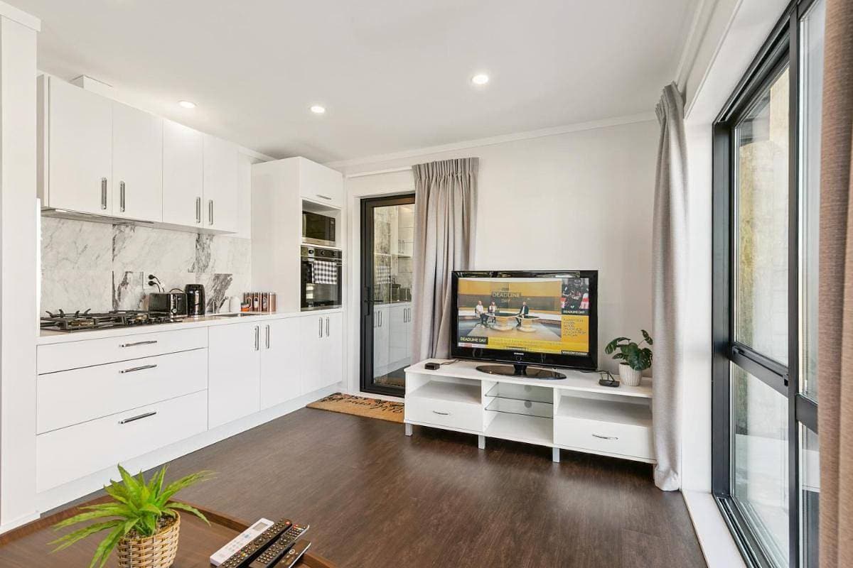 Moderne 1-Zimmer-Wohnung, privater Eingang, voll ausgestattete Küche 1