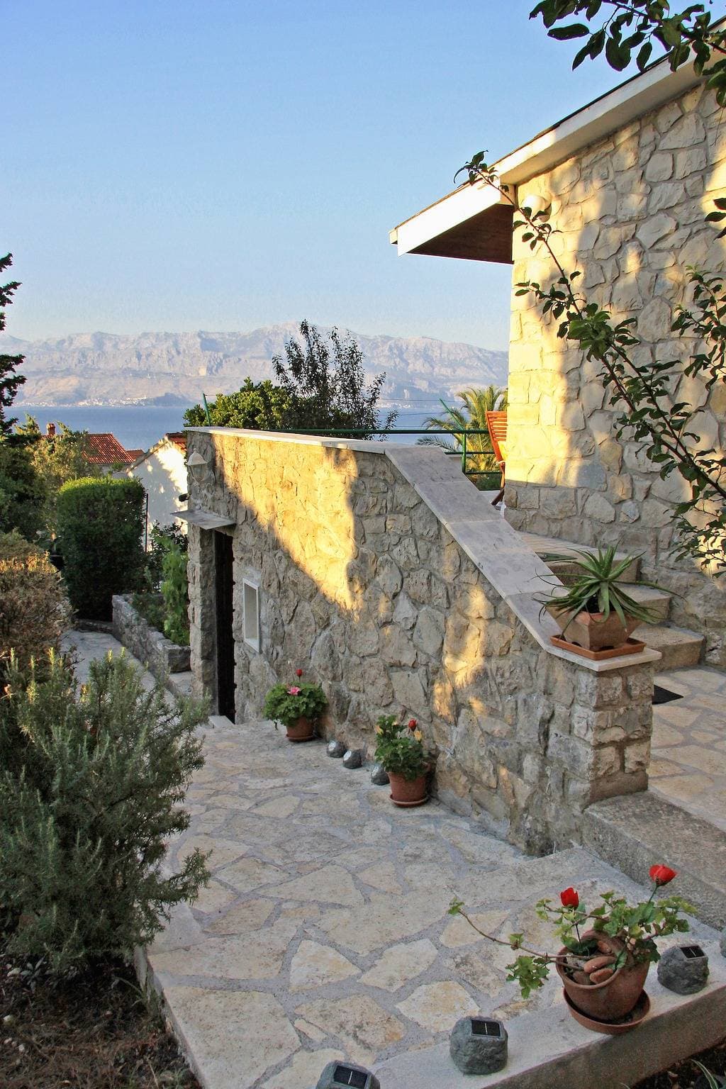 Foto 10 von 34: 2-Zimmer-Haus mit Terrasse und Meerblick Postira, Brac K-6052