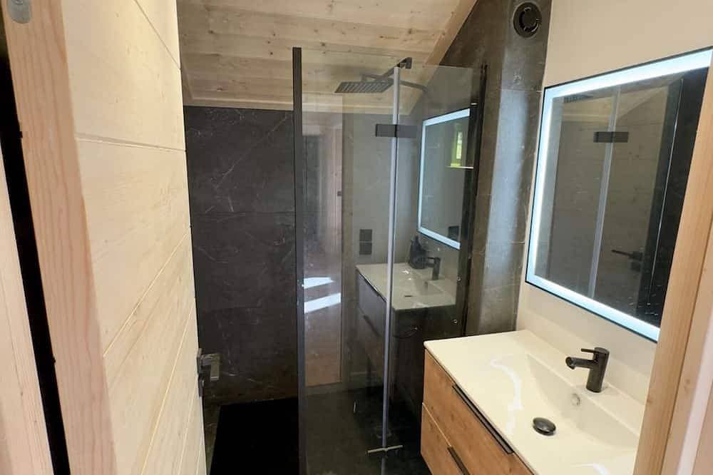 Foto 8 von 15: Luxurious 4-room chalet-style apartment. Cœur station d'Auron, 10 pers.