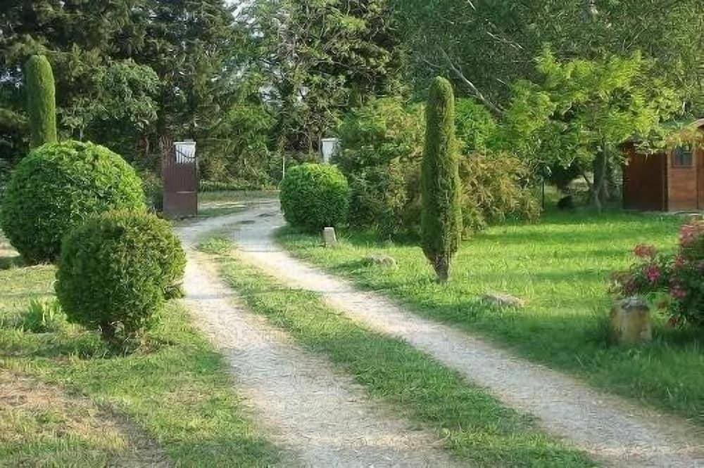 Charmantes Ferienhaus mit Pool am Fuße der Alpen in Eygalières 1
