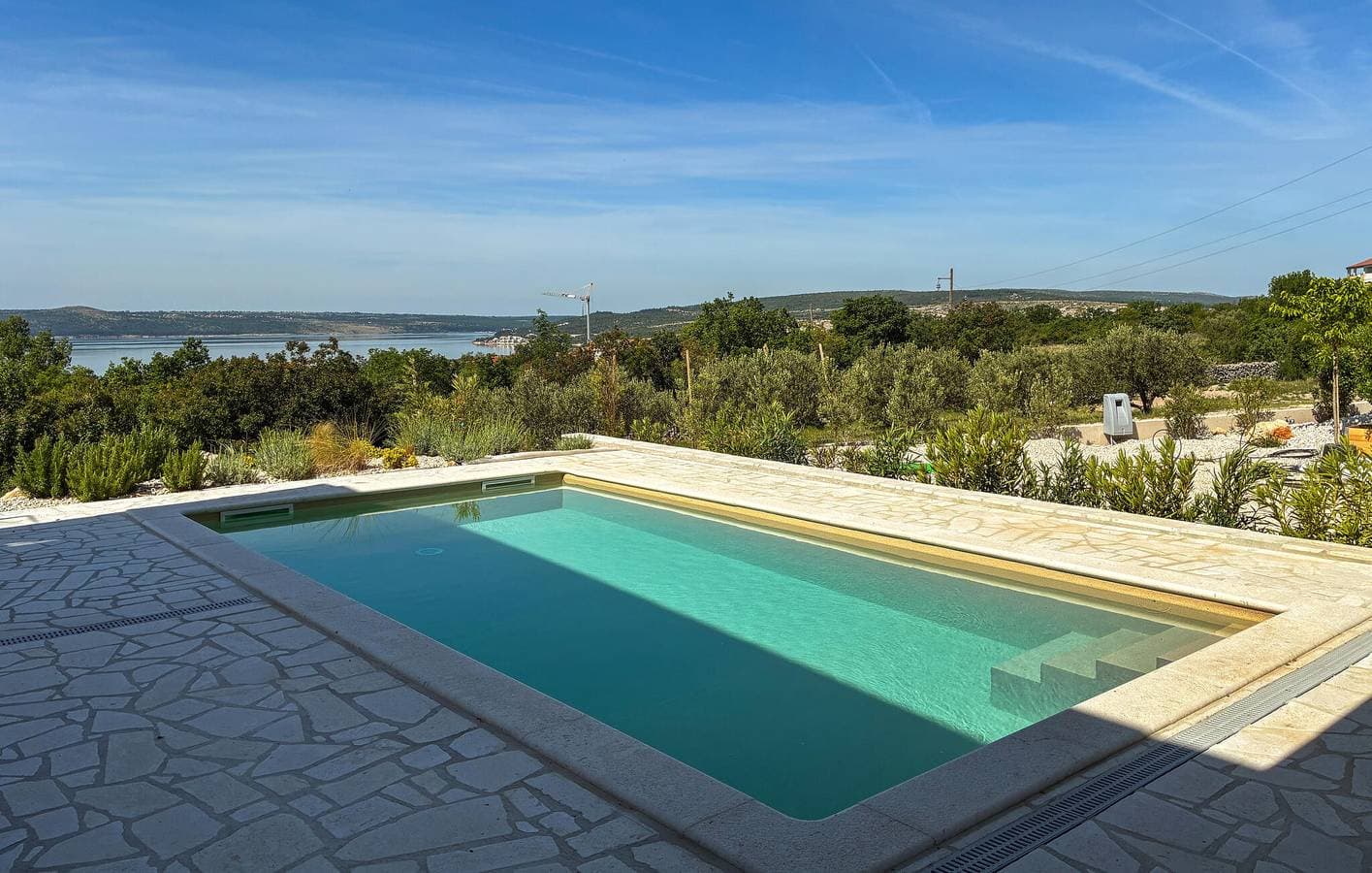 Foto 11 von 24: Gemütlich, 2,5 km von der Küste entfernt: beheizter Pool, WLAN, Klimaanlage und Terrasse