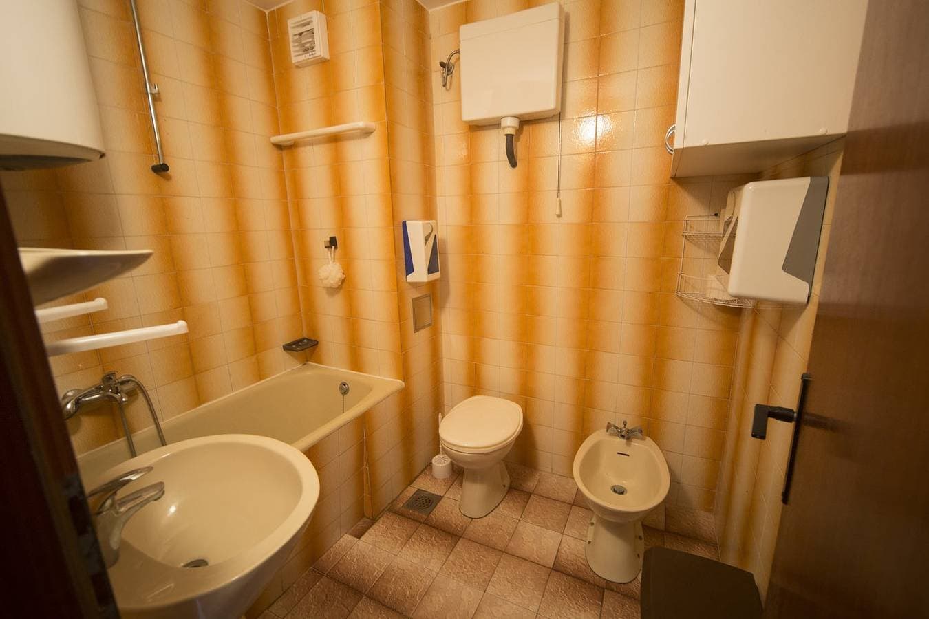 Foto 12 von 13: 2-Zimmer-Ferienwohnung am Strand Maslinica, Solta -b