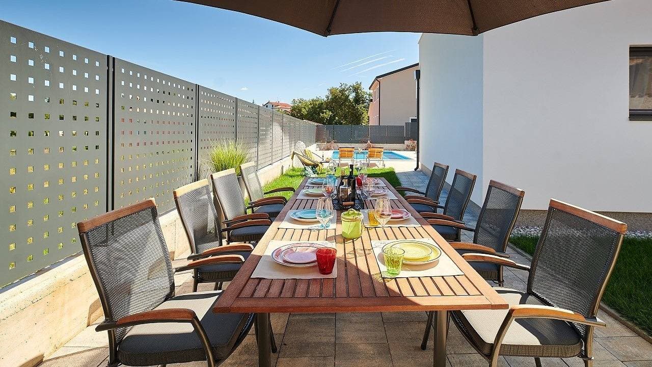 Foto 11 von 40: Elegante Villa Dolcea mit Swimmingpool