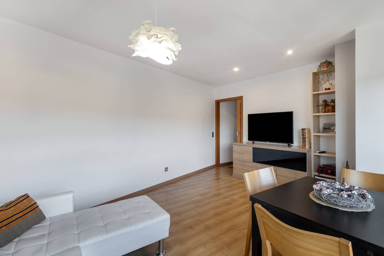 Foto 4 von 25: Ferienwohnung 'Niu Turístic Olvan' mit Bergblick, Balkon und Klimaanlage