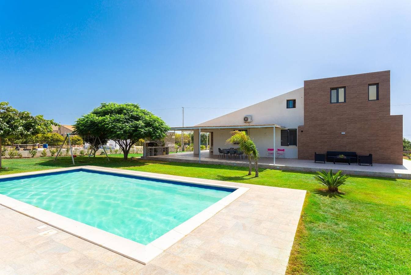 Foto 3 von 43: Villa für 8 Personen mit Garten