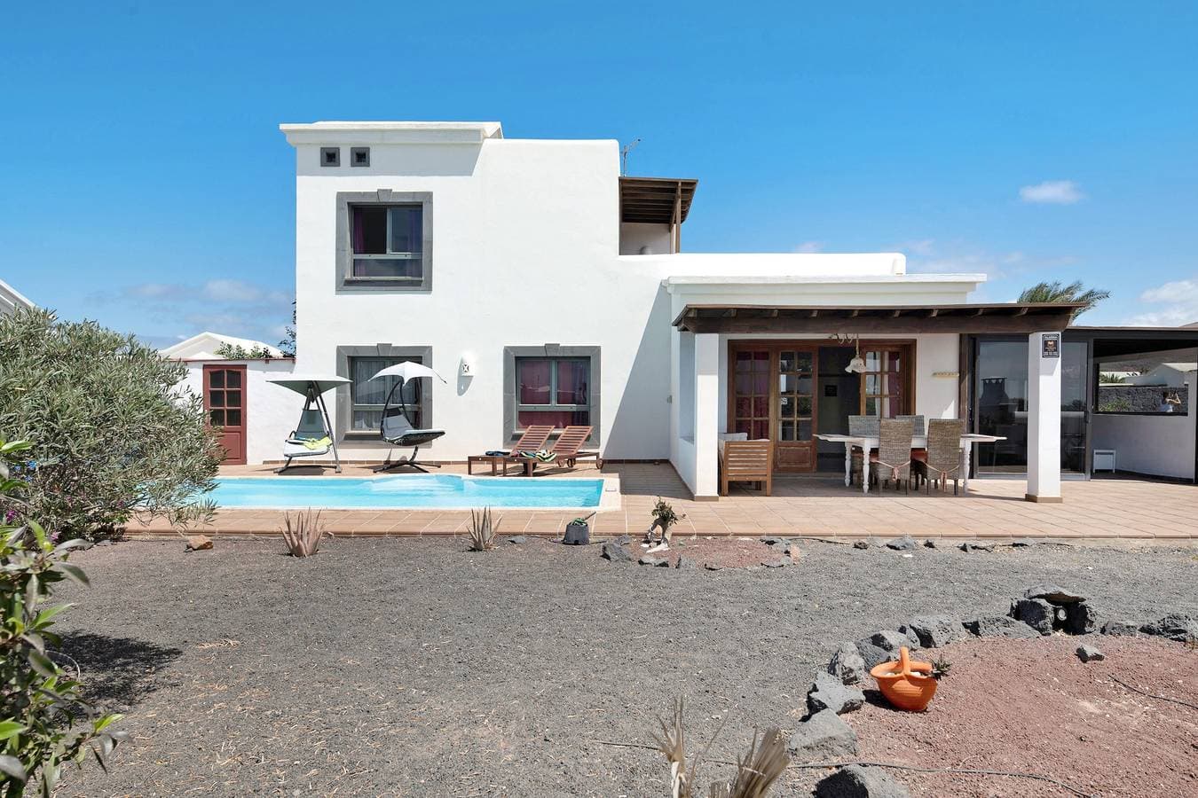 Foto 2 von 27: Villa „Montaña Roja“ mit privatem Pool, Terrassen und WLAN
