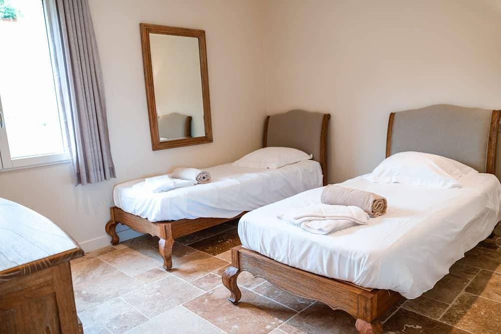 Foto 6 von 29: Sehr privat Hochspezifische 4 Schlafzimmer Villa mit Pool und Garten