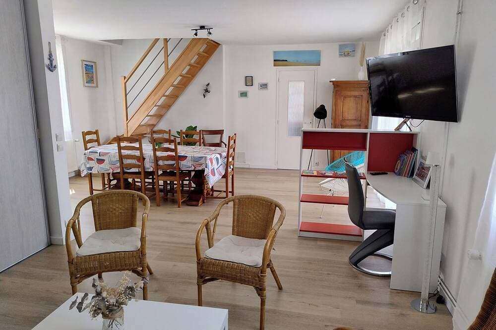 House 150 meters landing beach 1