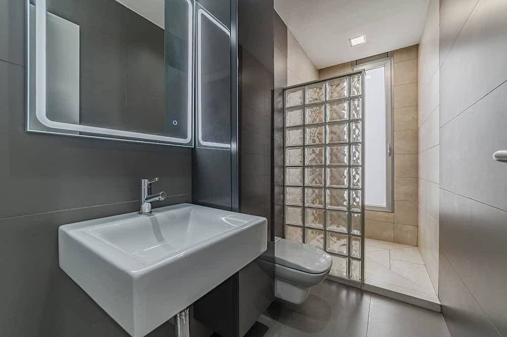 Foto 9 von 28: Moderne 5-Zimmer-Villa in El Duque, beheizter Pool, WLAN, nur 250 m vom Strand entfernt