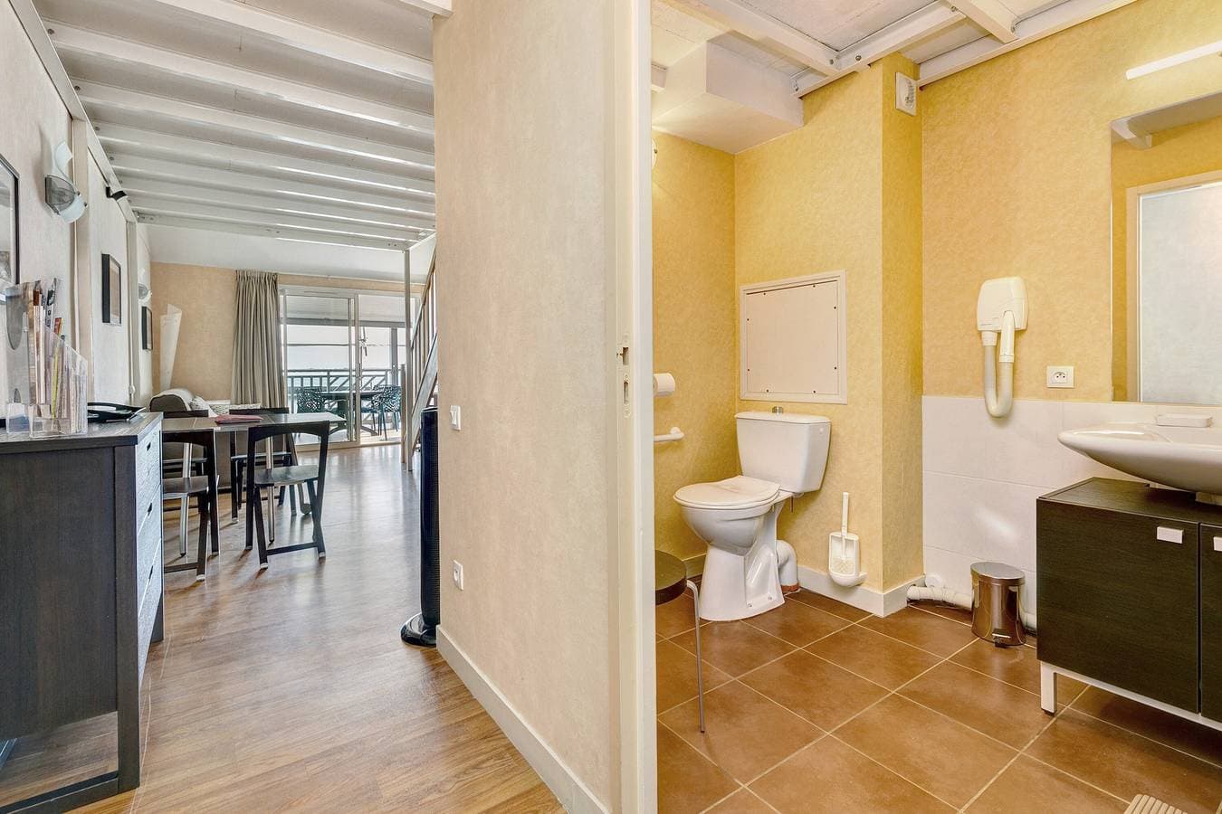 Foto 4 von 22: Apartment mit Meerblick, Gemeinschaftspool und privatem Balkon