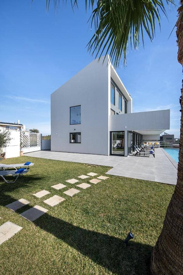 Foto 2 von 96: Villa with Private Pool