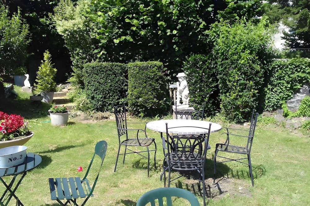Foto 8 von 10: Bed and Breakfast 'Blanche De Castille' mit Gemeinschaftsterrasse, Garten & WLAN