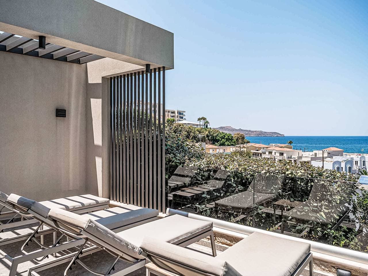 Foto 8 von 77: Lusol Seafront Villa II- Heated Pool,100 m See