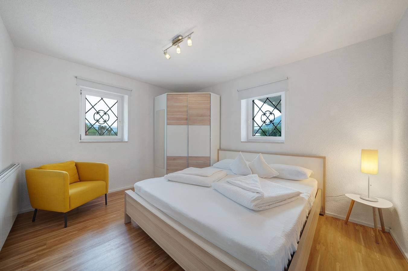 Foto 8 von 22: Ferienwohnung "Mayenburg" mit Bergblick, Gemeinschaftsgarten und Pool