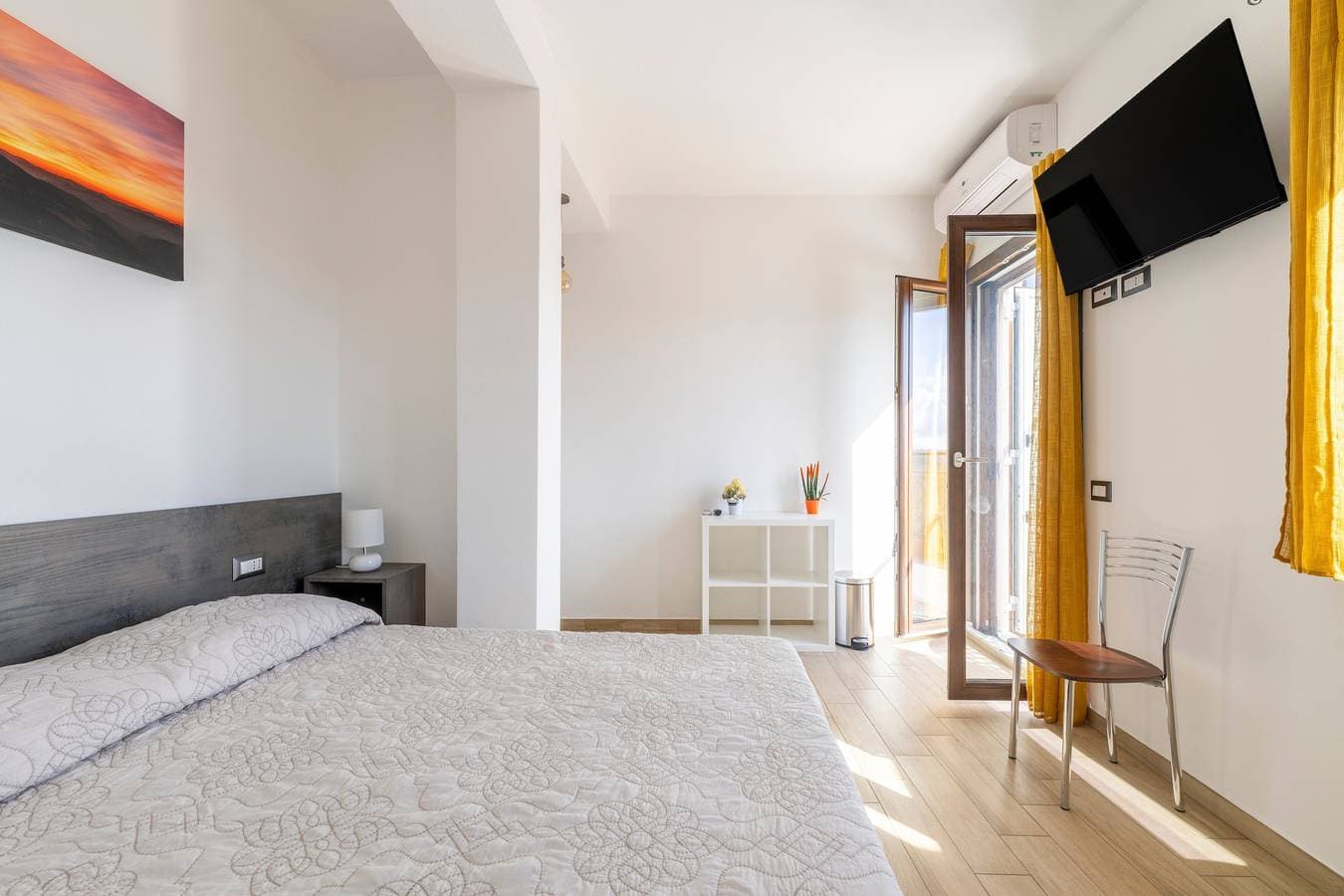 Foto 13 von 21: Doppelzimmer mit privatem Bad und Panoramaterrasse