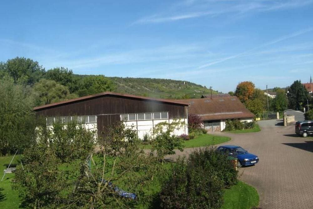 Foto 6 von 13: Mit Terrasse und Parkplatz