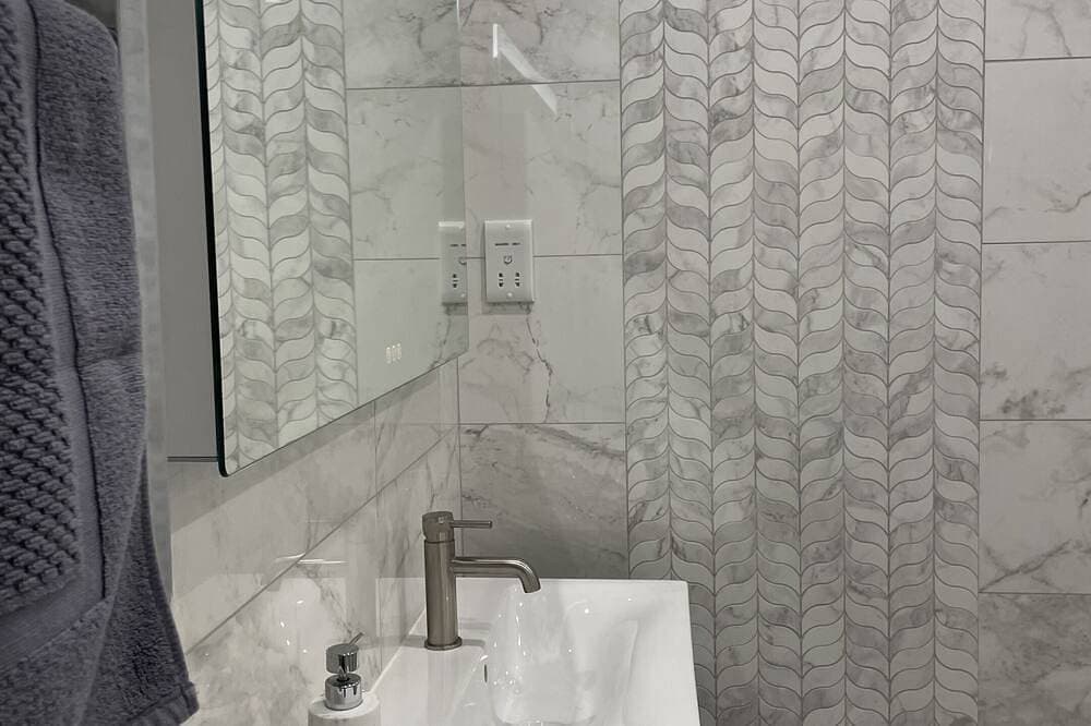 Foto 6 von 25: Luxus-Ferienhaus-Ensuite mit Dusche-Gartenblick