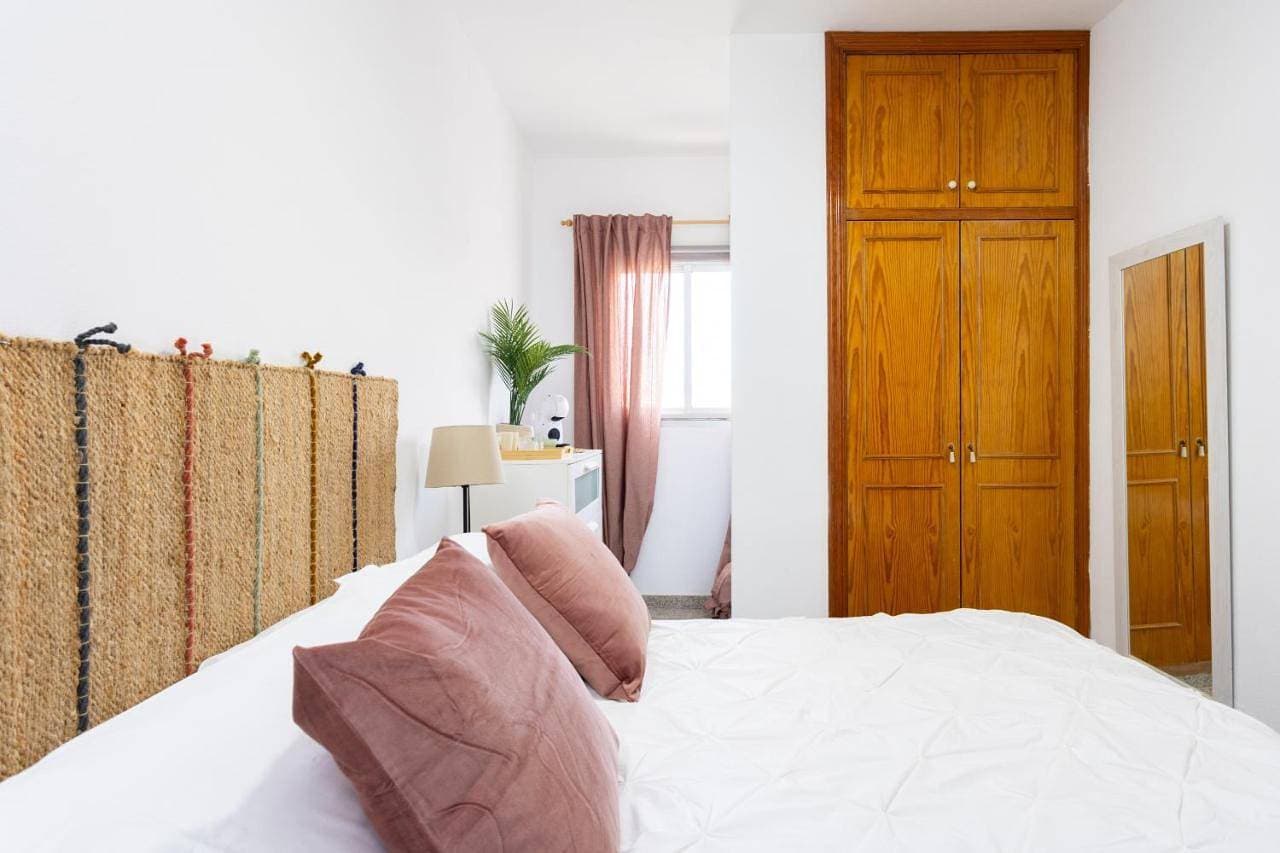 EDEN RENTALS 103 Surfy Stylish Bed&Coffee Room 1