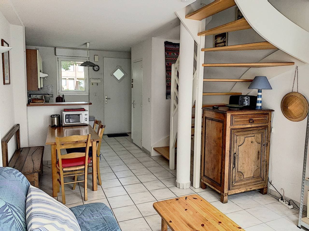 Foto 9 von 23: Geräumiges Duplex mit Terrasse in Strandnähe, ruhig und grün