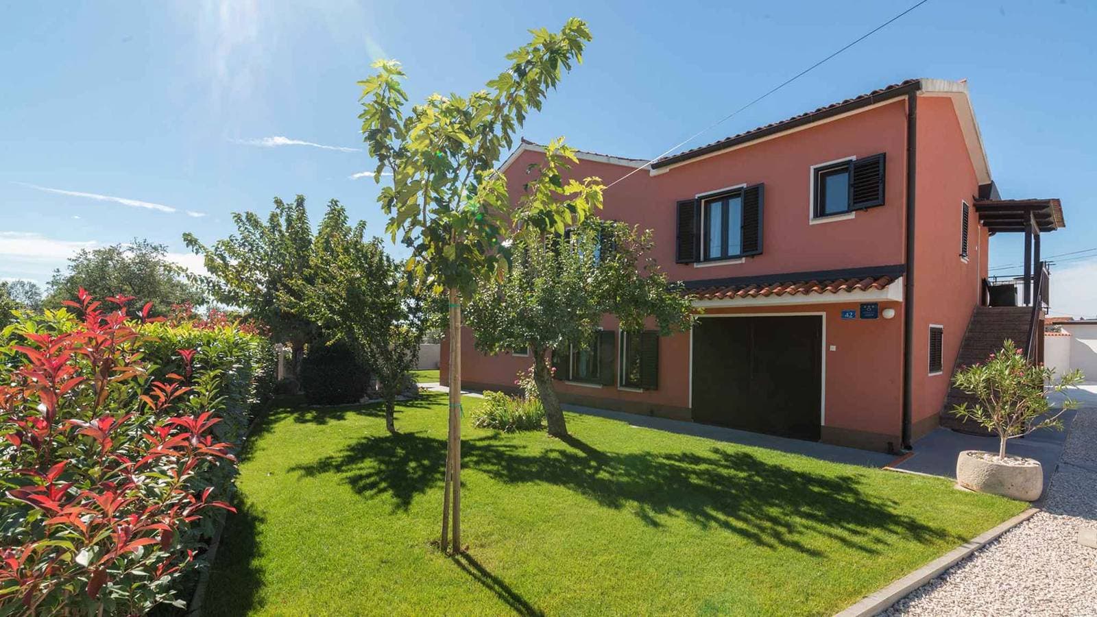Foto 4 von 35: Villa mit Swimmingpool und Grill