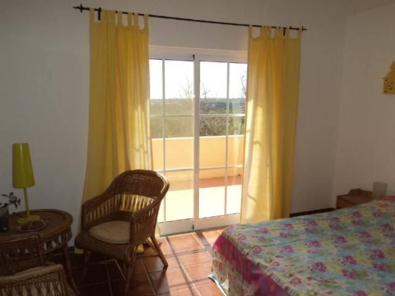 Foto 9 von 26: Mit Balkon, Terrasse und Außenpool