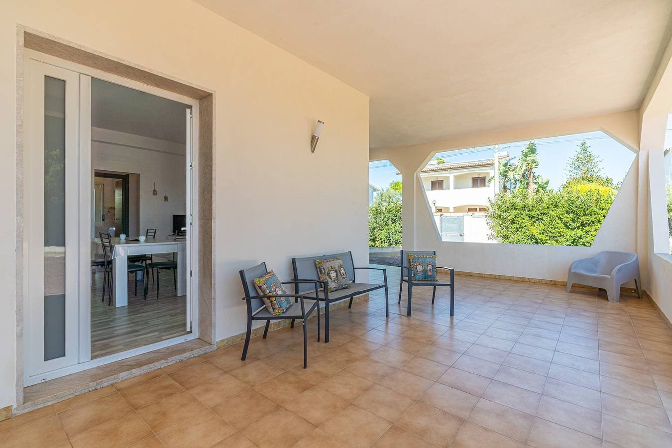 Foto 3 von 32: Apartment 'Sole Vista Giardino' mit Meerblick, WLAN und Klimaanlage