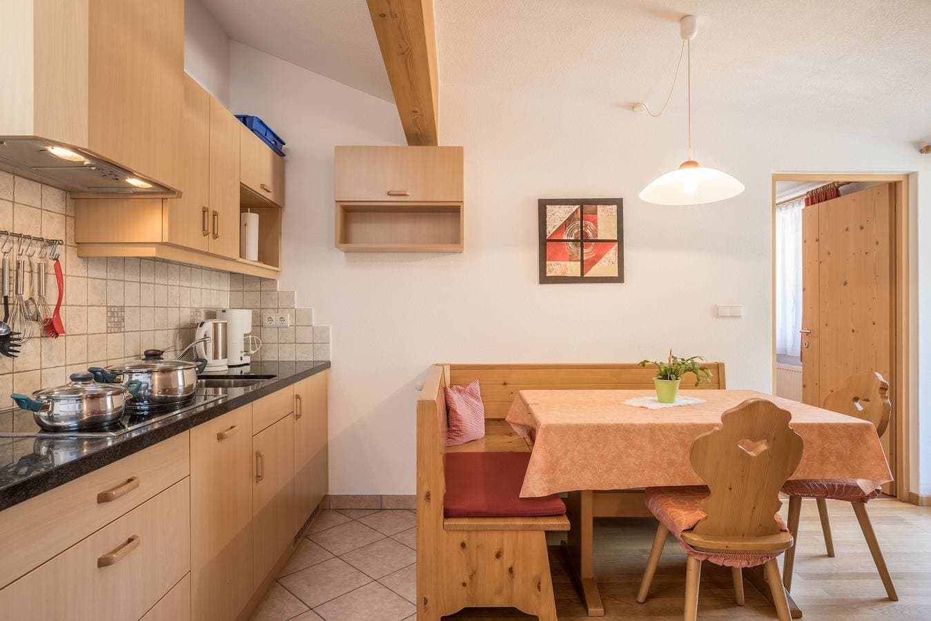 Foto 3 von 19: Gemütliche Ferienwohnung "Kornblume - Mesnerhof" mit Bergblick, WLAN, Balkon & Garten