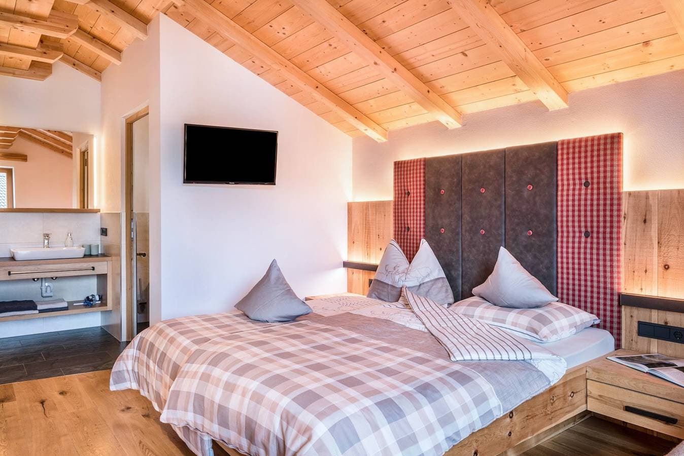 Foto 13 von 29: Ferienwohnung ''Hatzes App Raschötz'' mit Bergblick, Balkon und WLAN