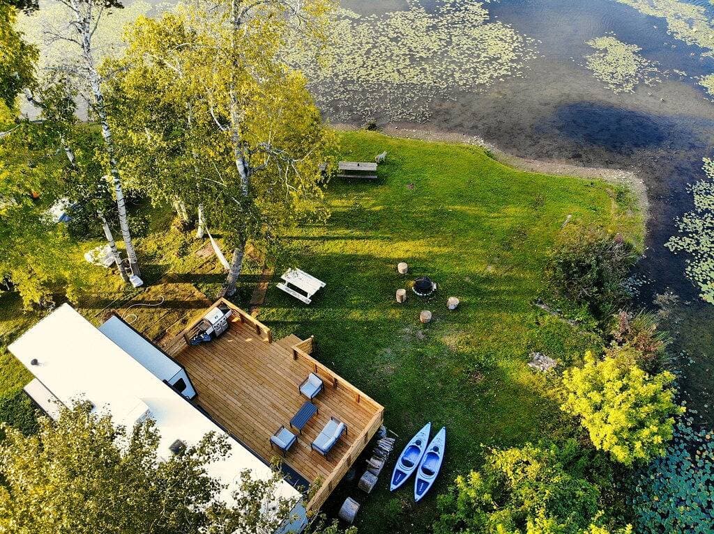 Foto 9 von 9: Lakefront 1 bedroom tiny home