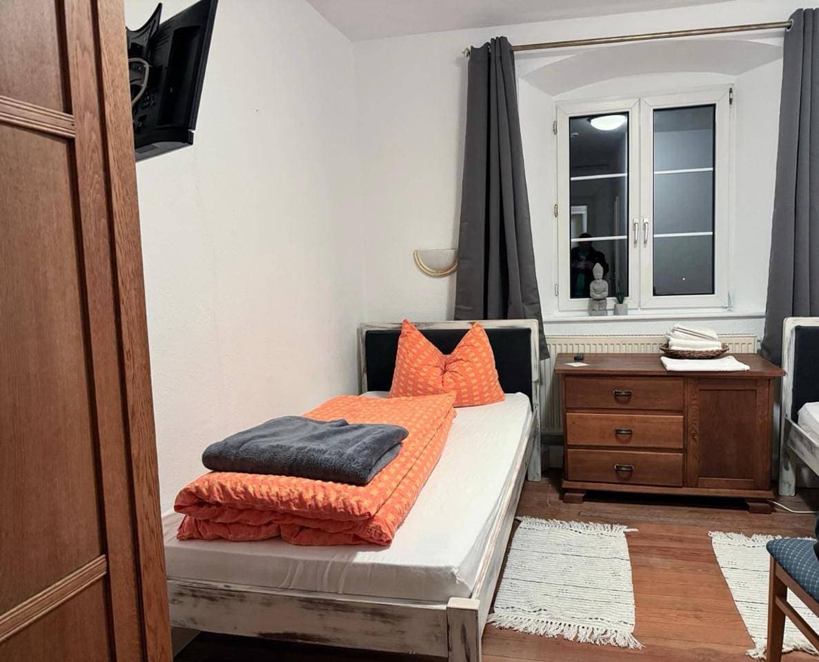 Foto 10 von 11: Double Room with Private Bathroom