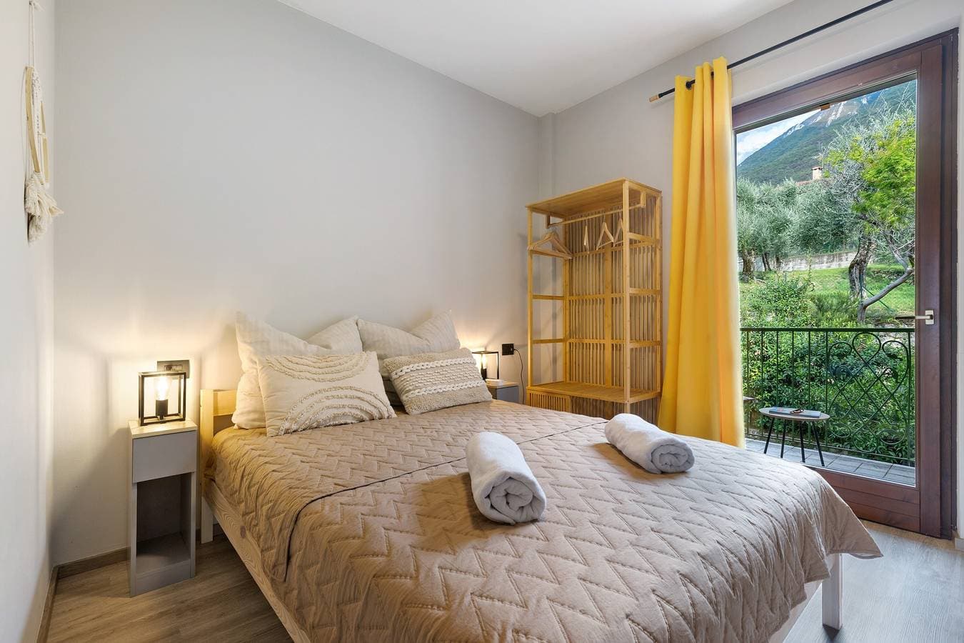 Foto 5 von 25: Ferienhaus 'Casa Di Tino' mit Seeblick, Wi-Fi und Klimaanlage