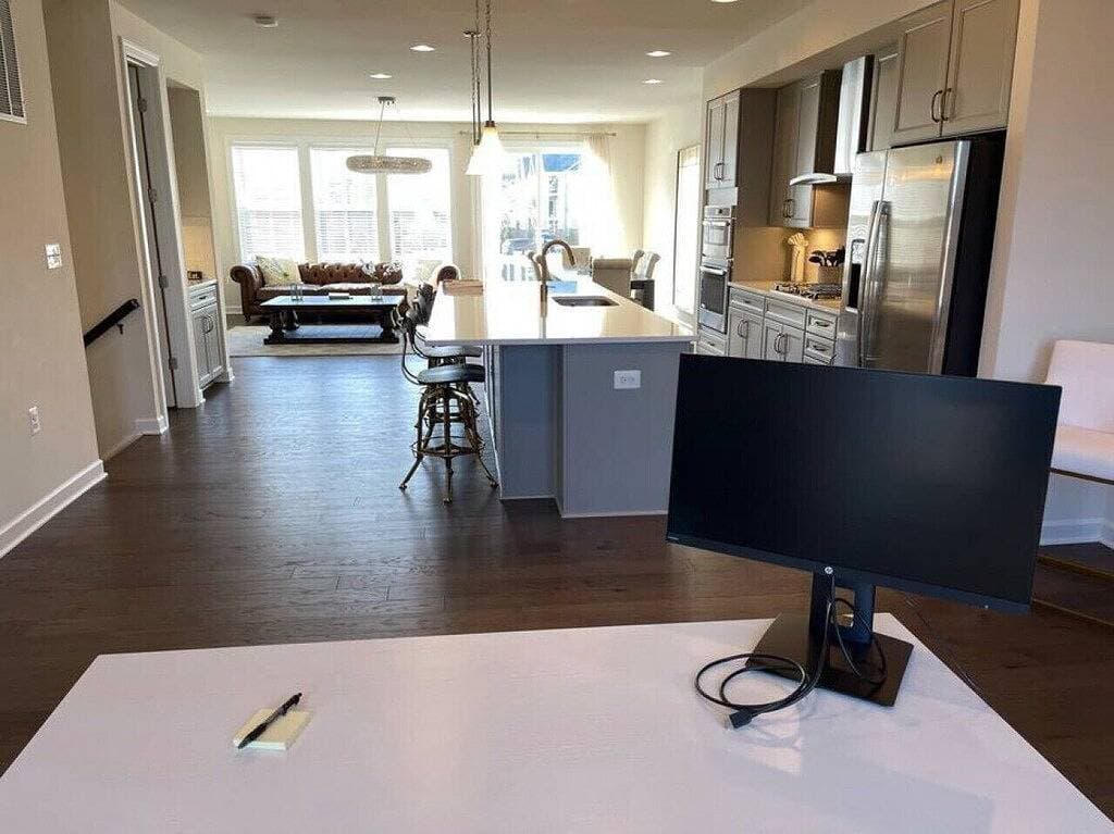 Foto 2 von 49: New Luxury 3 Bedr, Entertainment Kitchen, Work from Home, Sought After