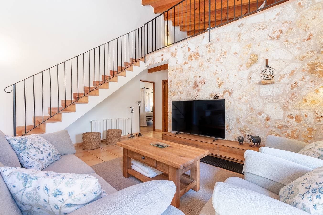 Foto 6 von 24: Villa „Es Lledoner 2“ mit Bergblick, Gemeinschaftspool und WLAN