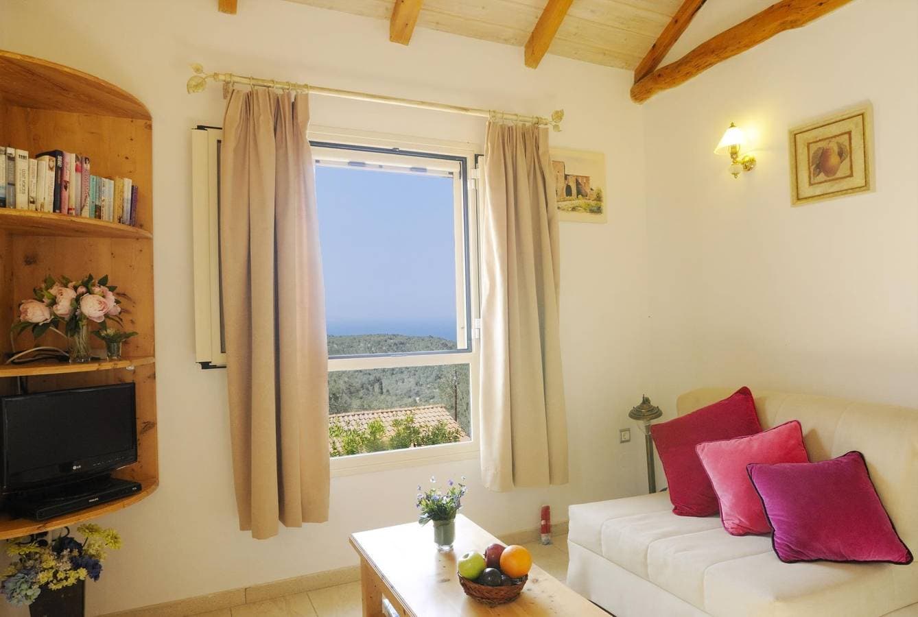 Foto 3 von 18: Romantic Cottage for Adults Only with Sea Views near Beach & Taverna
