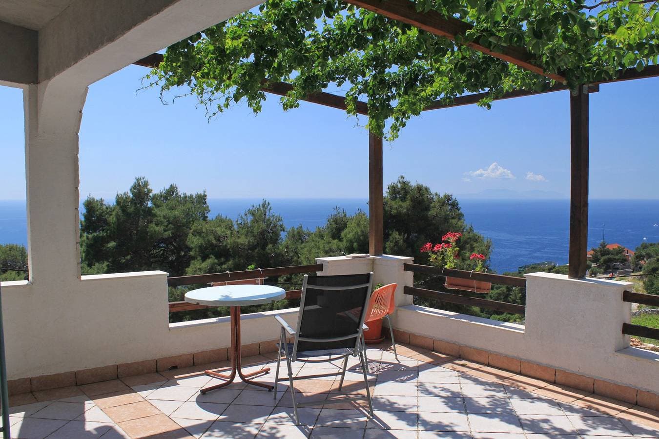 Foto 7 von 22: Studio Appartement mit Terrasse und Meerblick Sveta Nedilja, Hvar As-8792-a