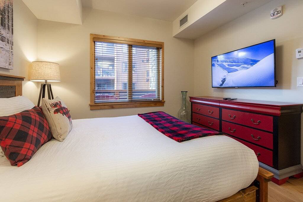 Foto 3 von 28: Luxury Escape in Canmore!