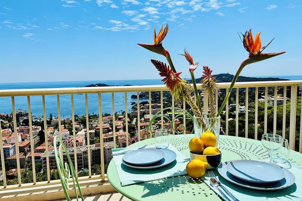 Breathtaking sea view, studio with balcony and parking in magnificent estate 1