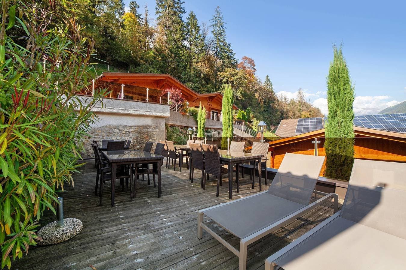 Foto 8 von 47: Chalet Jasmin - großzügiges Chalet mit Garten und Olivenbaum - perfekt für entspannte Tage im Grünen