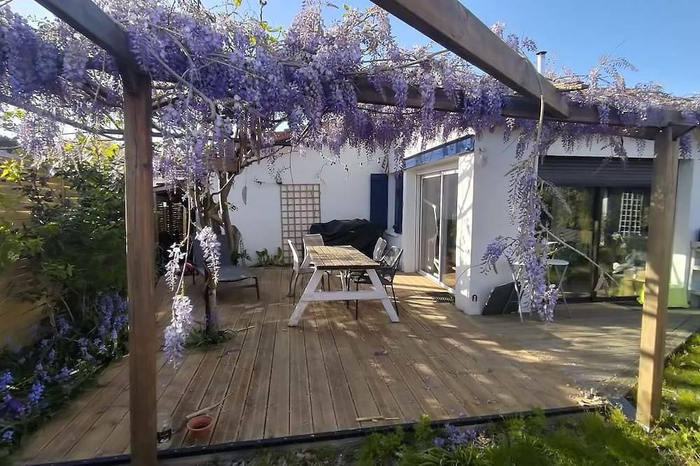 Bassin d'Arcachon house, garden and outbuilding. Near train station.4 bdrms 1