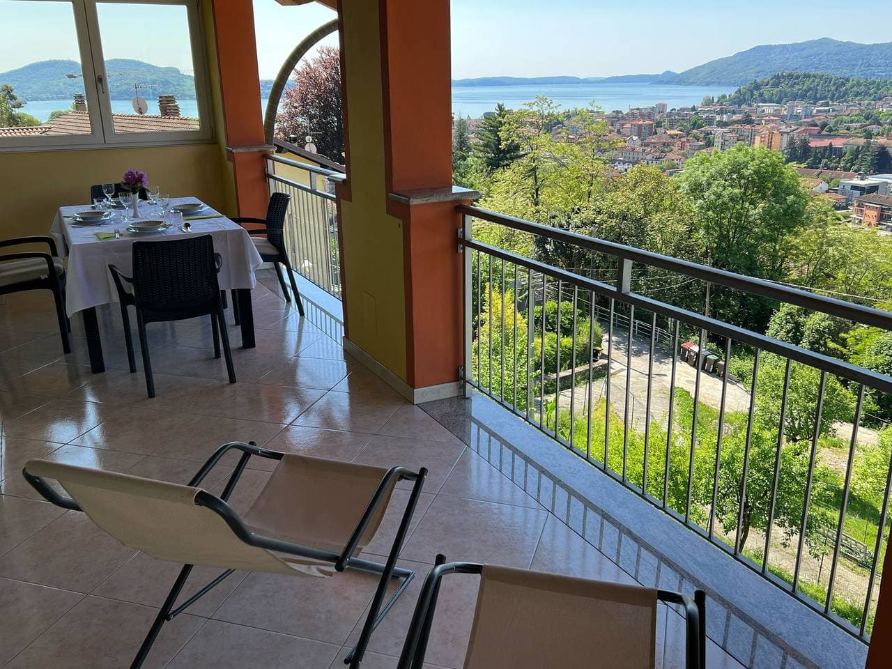 Foto 3 von 22: Penthouse Valentino with terrace lake view