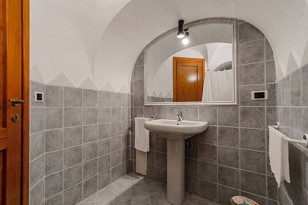 Foto 12 von 30: Panoramic sea view villa in La Maddalena with garden. Walk to beaches.