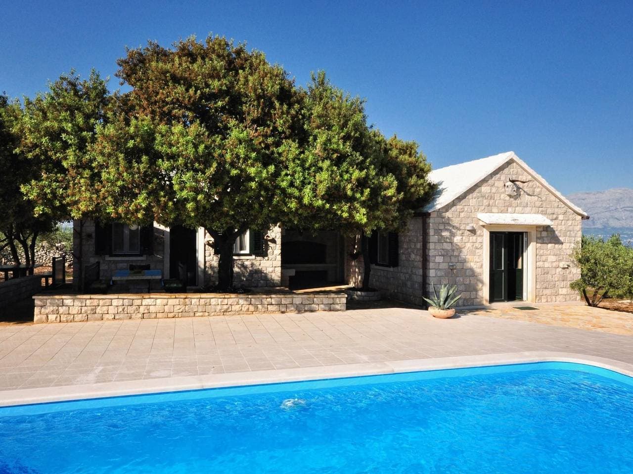 Foto 8 von 38: Mit Terrasse und Pool in herrlicher Naturlandschaft
