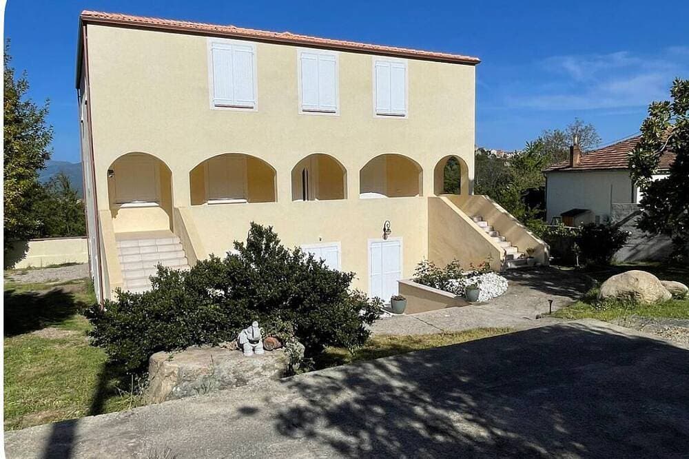 Foto 11 von 17: Spacious 2 Bed Apartment Between Sea And Mountains