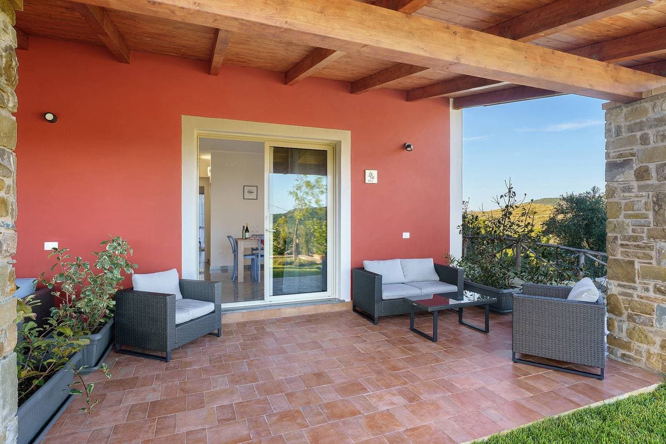 Foto 4 von 41: Apartment Ulivo mit Poolblick, Meerblick, WLAN und Klimaanlage