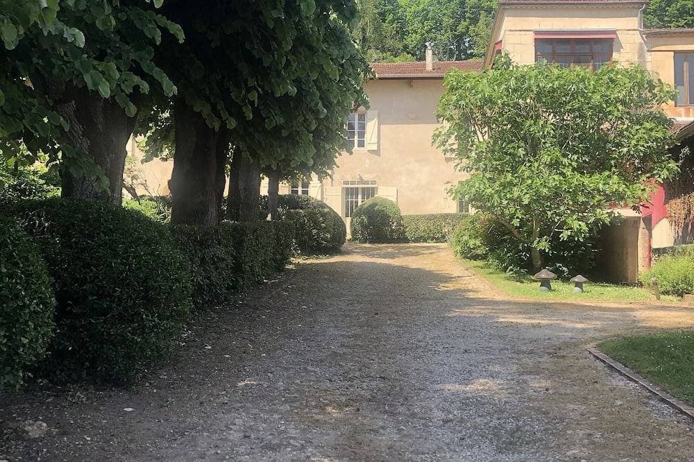 The Maison des Arrocs on the banks of the Garonne 1