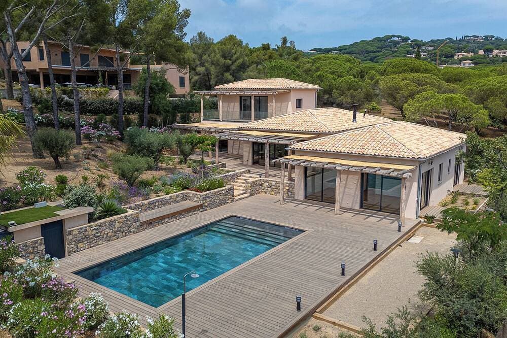 New, high-end villa, Gigaro, 4 minutes' walk from the beach 1