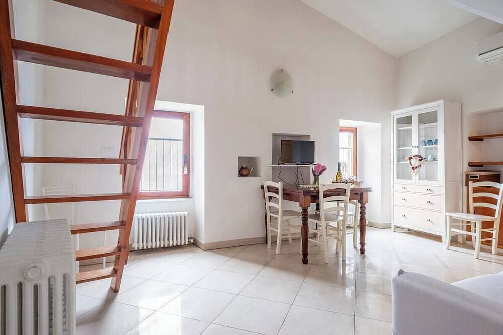 Foto 12 von 30: Wunderschöne Ferienwohnung Mit Seeblick Im Historischen Dorf Mit Patio