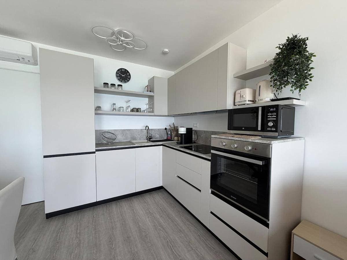 Foto 4 von 27: One-Bedroom Apartment with Sea View